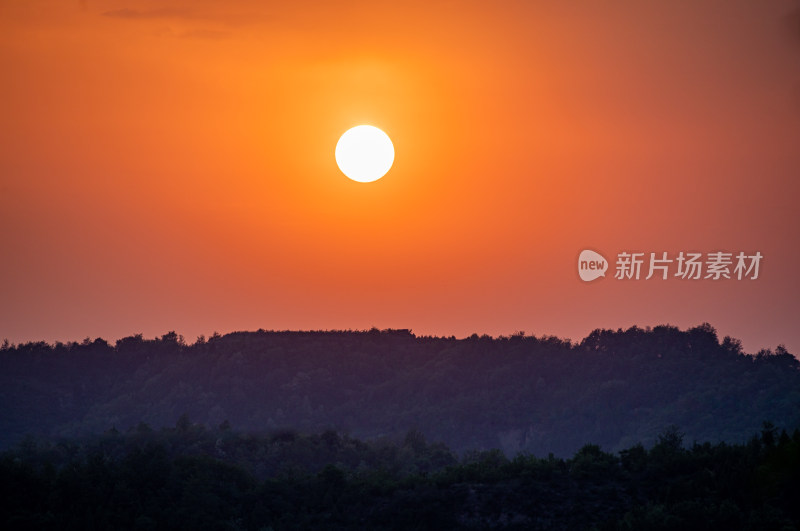 陕西延安凤凰山日落景观