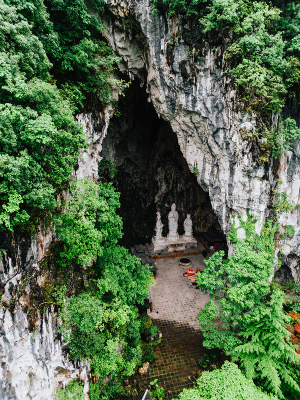 安顺龙宫风景区观音洞