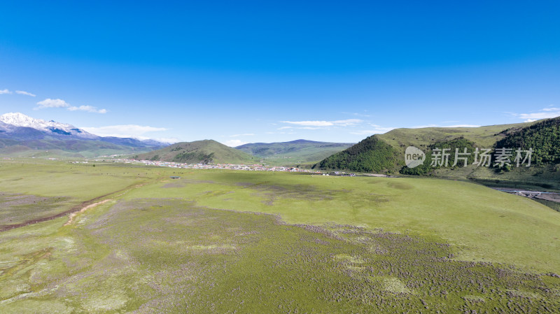 四川甘孜康定塔公草原附近的风景