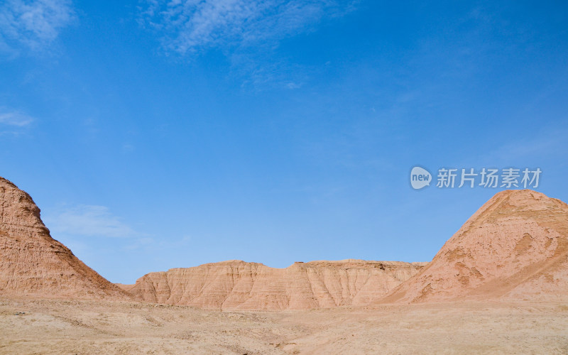 新疆阿克苏库车独库公路旁戈壁荒野自然风光