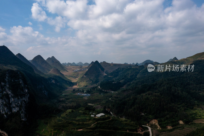 山脉 山峰 山峦 云雾缭绕的山峰