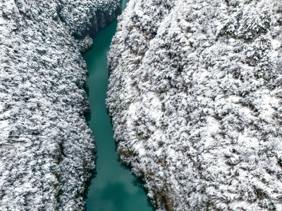 贵州黔东南大峡谷大雪冬季雪景风光银装素裹