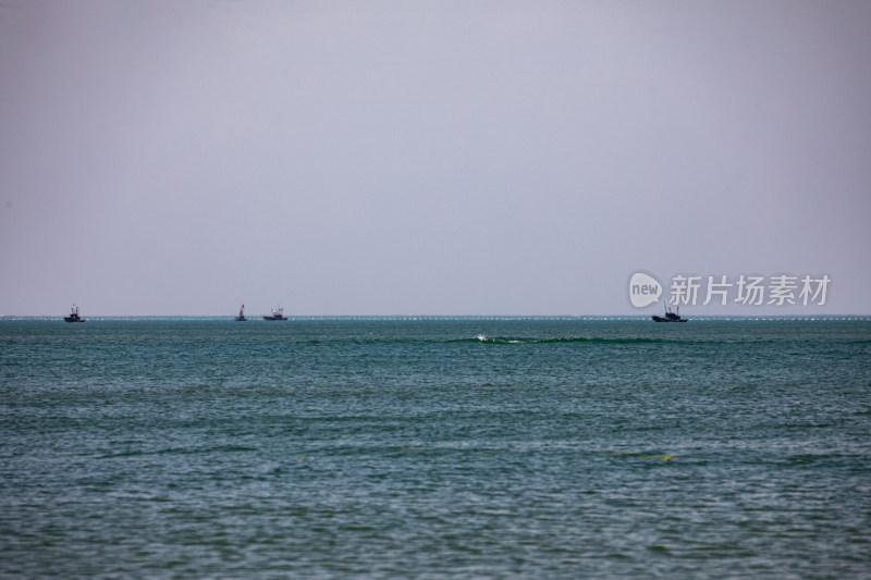 山东日照灯塔海滨海滩海天自然景观