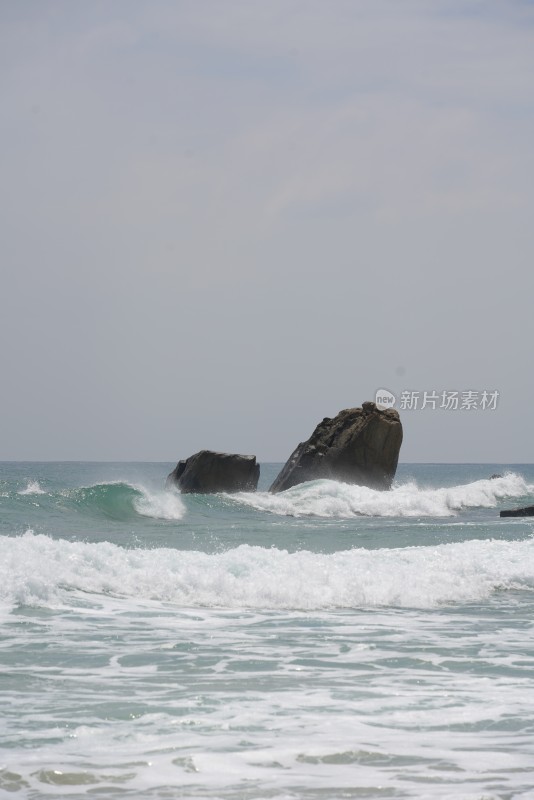 海南三亚万宁日月湾海浪