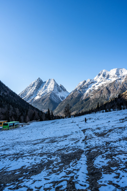 冬天的四姑娘山风景