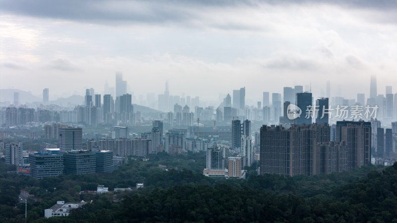 云雾笼罩下的深圳福田中心区