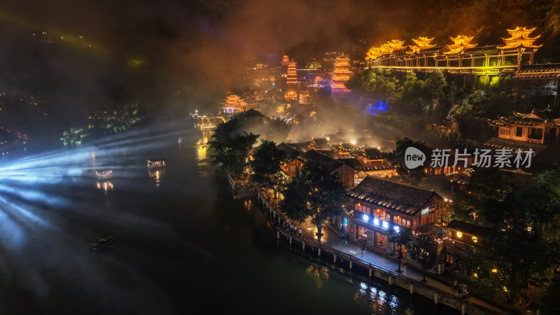 贵州兴义市峰林布依景区夜景