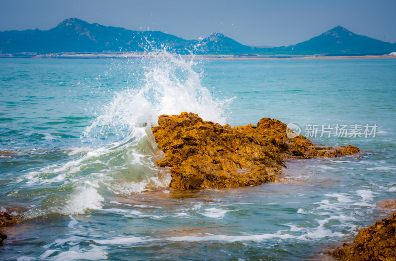 海浪礁石大海海岸线