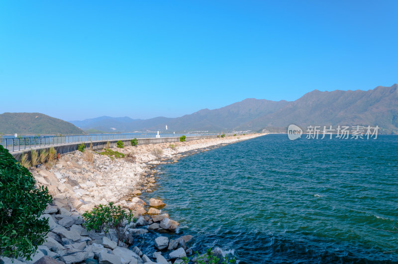香港大埔大美督船湾淡水湖水坝旅游景区