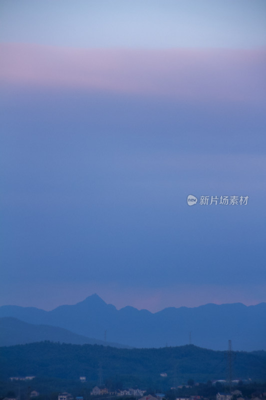 暮色山峦宁静山景