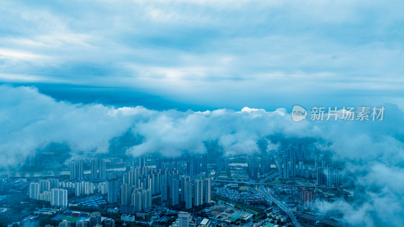 湖北武汉硚口区阴云天气城市航拍