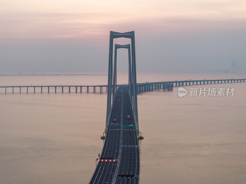 深圳中山翠亨新区深中大桥车流夜景日出航拍