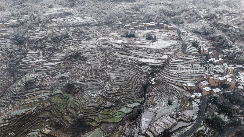 重庆酉阳：大雪纷飞赏雪忙