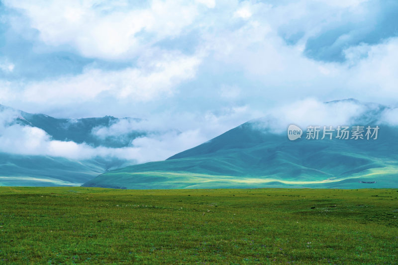 新疆内蒙大草原山脉自然风光