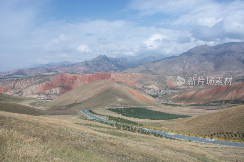 中国青海祁连山卓尔山丹霞雪山自然风光