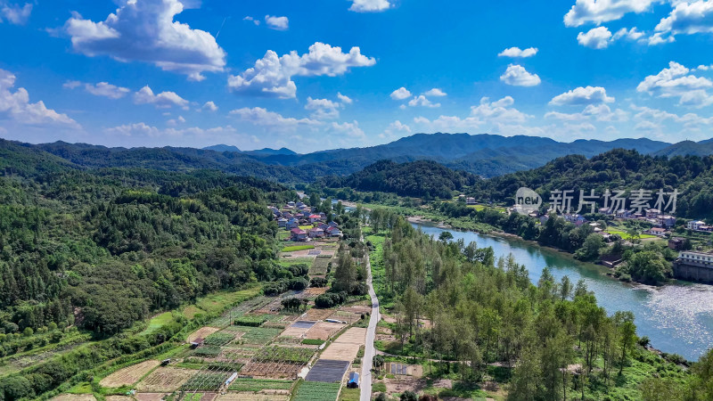 青山绿水蓝天白云自然风光航拍图