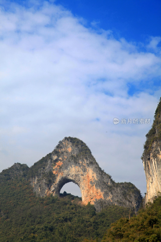 广西省桂林市阳朔县漓江山水风光