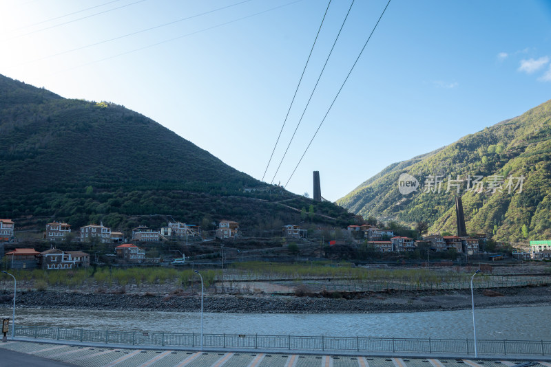 马尔康松岗村全景