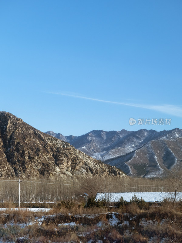 冬季雪后的山脉