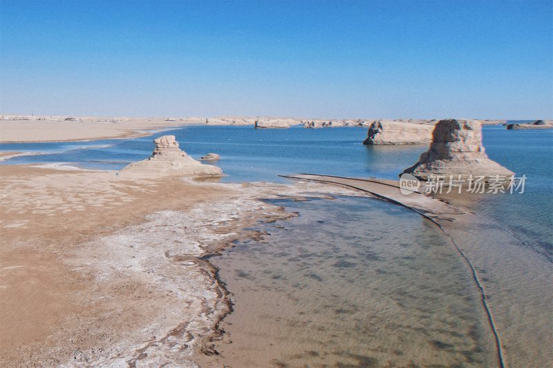 青海，乌素特雅丹地质公园，水上雅丹