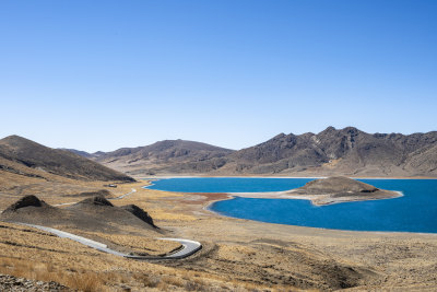 西藏山南羊卓雍措