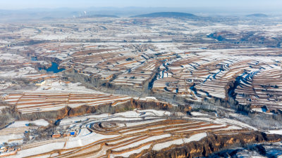 梯田航拍全景自然风景冬天下雪地形地理