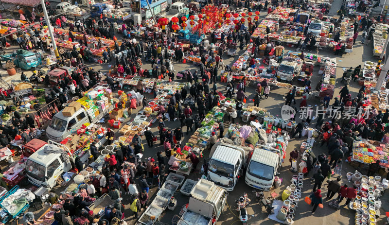 热闹的集市俯瞰图