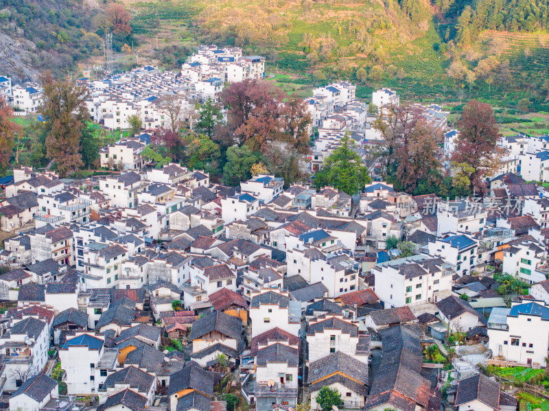 航拍江西婺源石城徽派建筑秋色枫叶村庄日出