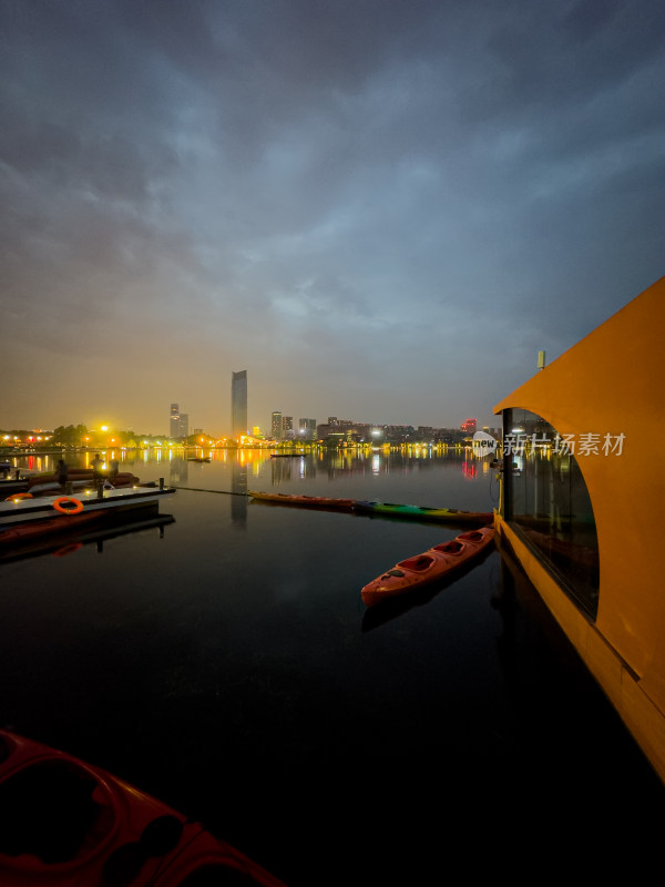 成都兴隆湖城市风光夜景天际线