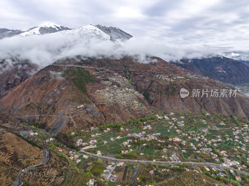 四川阿坝州金川梨花藏寨雪山高空航拍