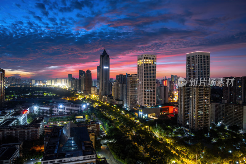 海南海口CBD都市绚丽色彩的暮色城市剪影