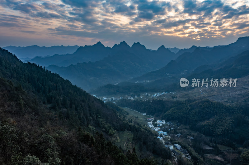 湖北利川大茅坡日落时分乡村美