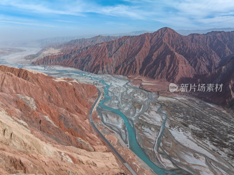 新疆南疆阿克苏库车天山红山石林大峡谷航拍