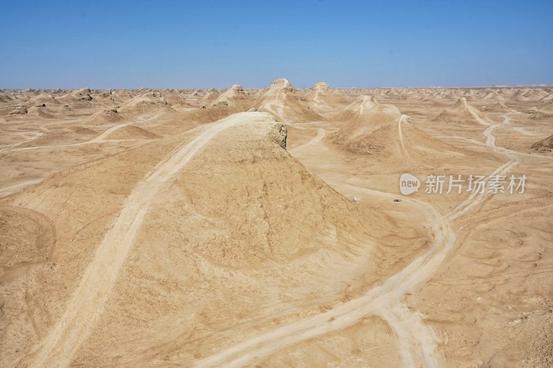 青海魔鬼城，雅丹地貌