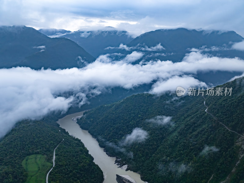 西藏墨脱县雅鲁藏布江果果糖大拐弯高空航拍