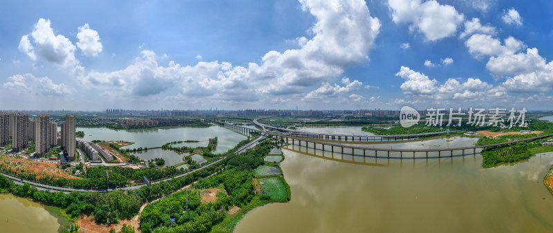 武汉城市中跨河桥梁与周边环境的航拍景象