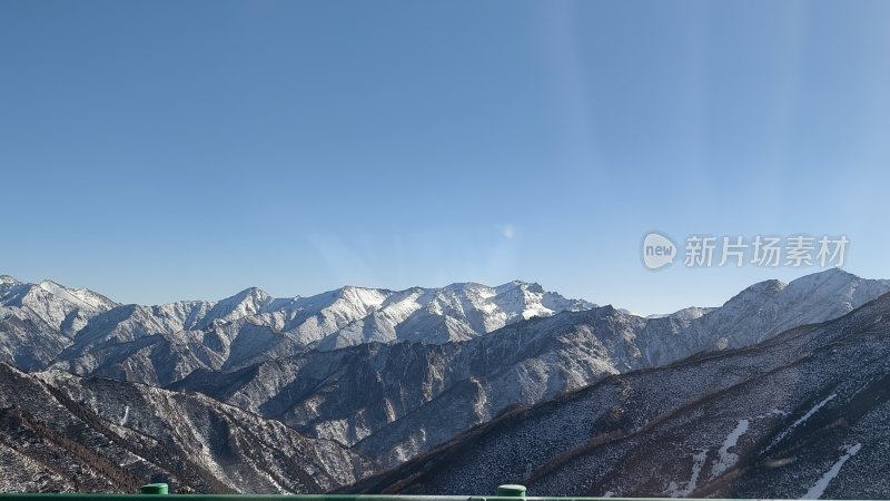 雪山山脉壮阔景象