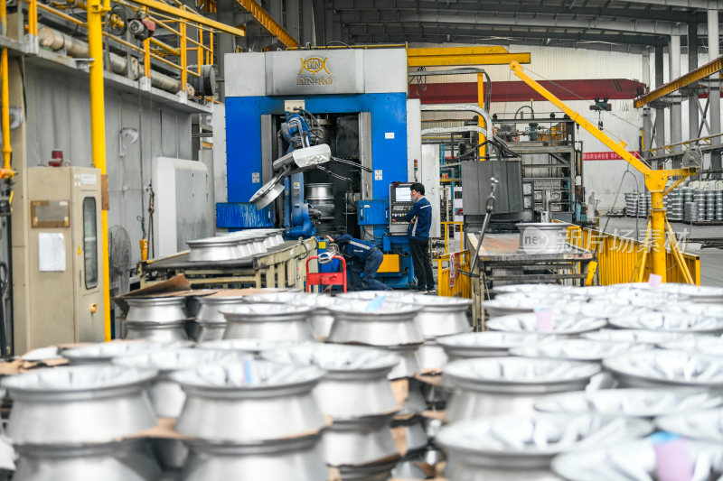 铝企业生产加工 汽车轮毂生产车间