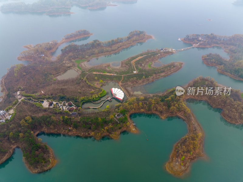 航拍夏季河南信阳南湾湖茶岛风光