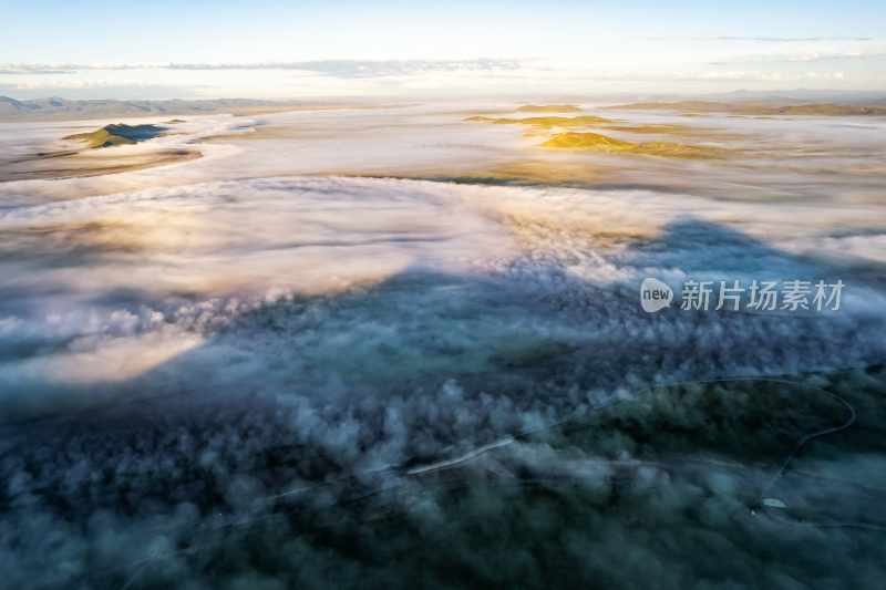 川西若尔盖甘南草原河流日出云海