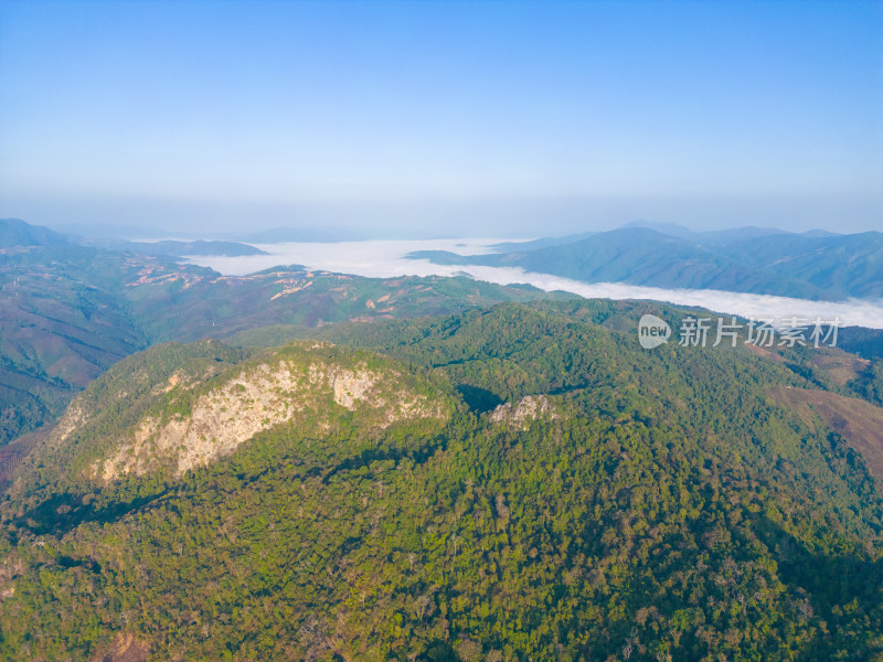 航拍山峦云海