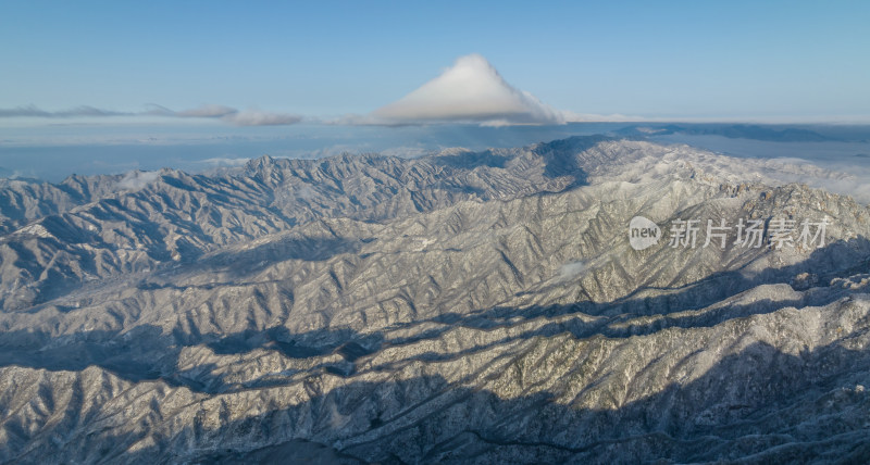 山脉大雪云海航拍辽阔高远壮观背景自然风景