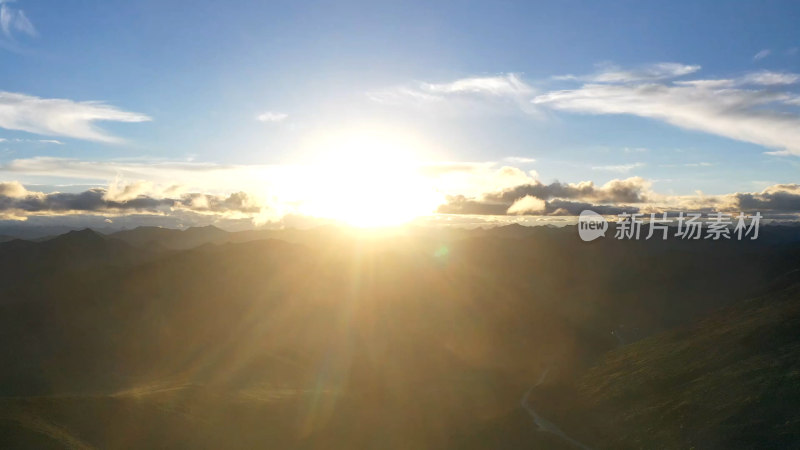 青藏高原山脉夕阳