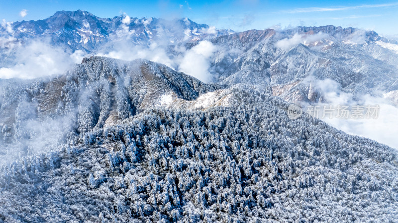 成都西岭雪山景区的阴阳界航拍特写