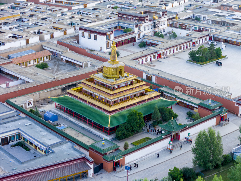 甘肃甘南州拉不楞寺镇景区贡唐宝塔航拍