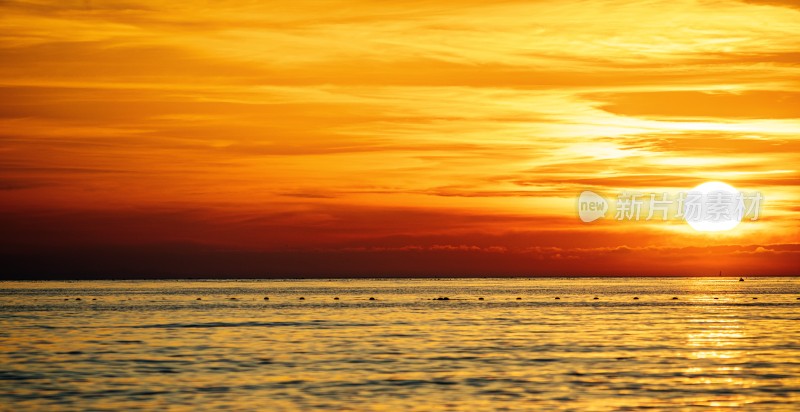 海上日落天空美景