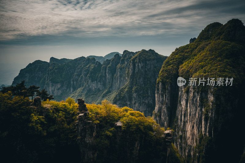 太行山山谷岩石悬崖自然风景