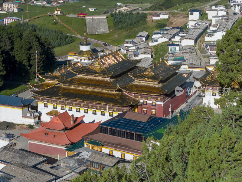 甘南郎木寺全景寺院金顶建筑航拍