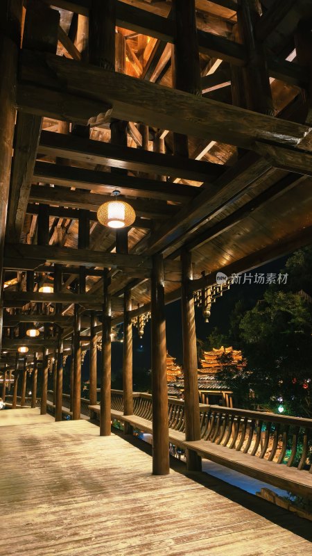 贵州古建筑夜景，峰林布依