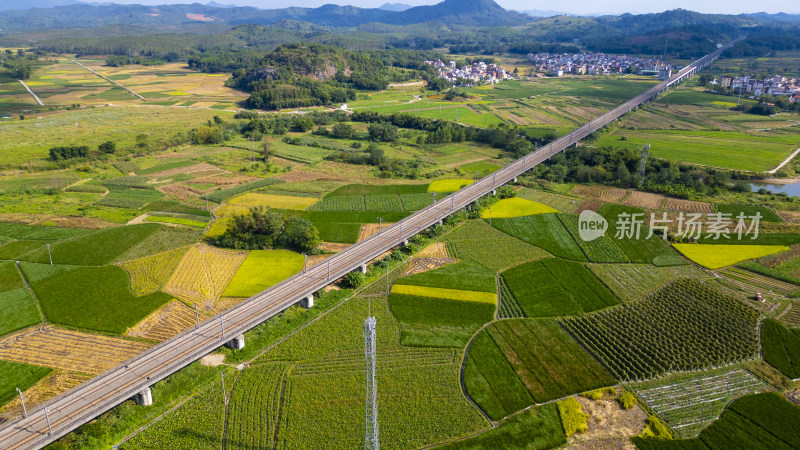 高速铁路乐昌和村段田园风光